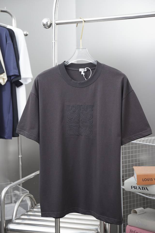 140 罗意威 Loewe 25Ss早春新款 经典刺绣Logo短袖 轻奢主义 男女日常通勤穿搭必备单品 正确版本 欢迎对比 详细特征 · 320克100% 纯棉