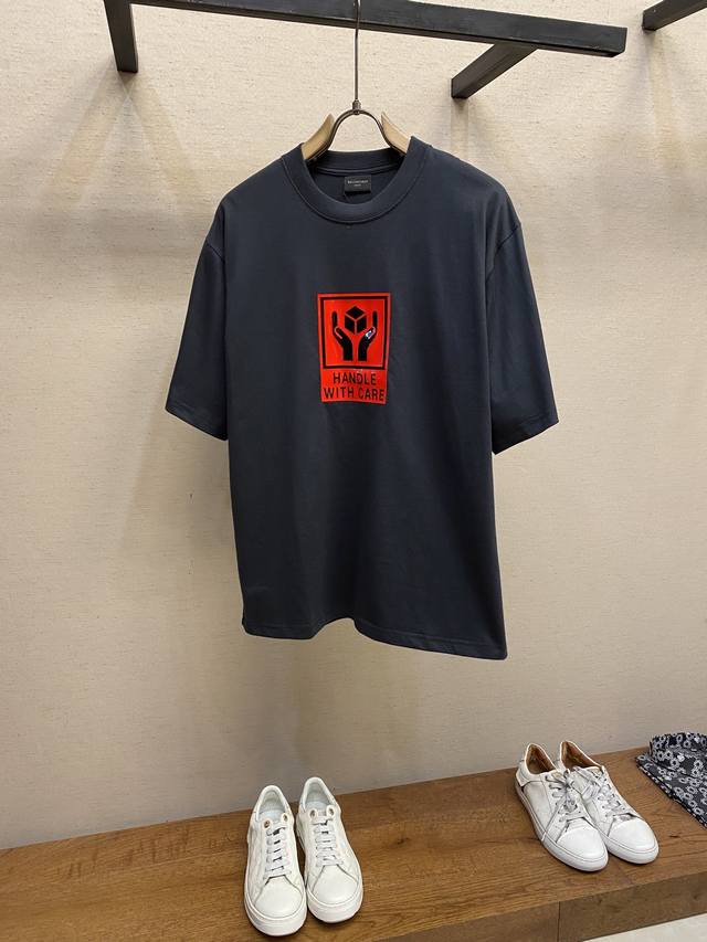 p260Balenciaga、早春新款硅胶印花短袖T恤Os高街男女T恤 深受高街潮流人士爱戴的日系品牌，风格一贯的低调有品味，坚持理念成熟的设计与剪裁，运用最顶
