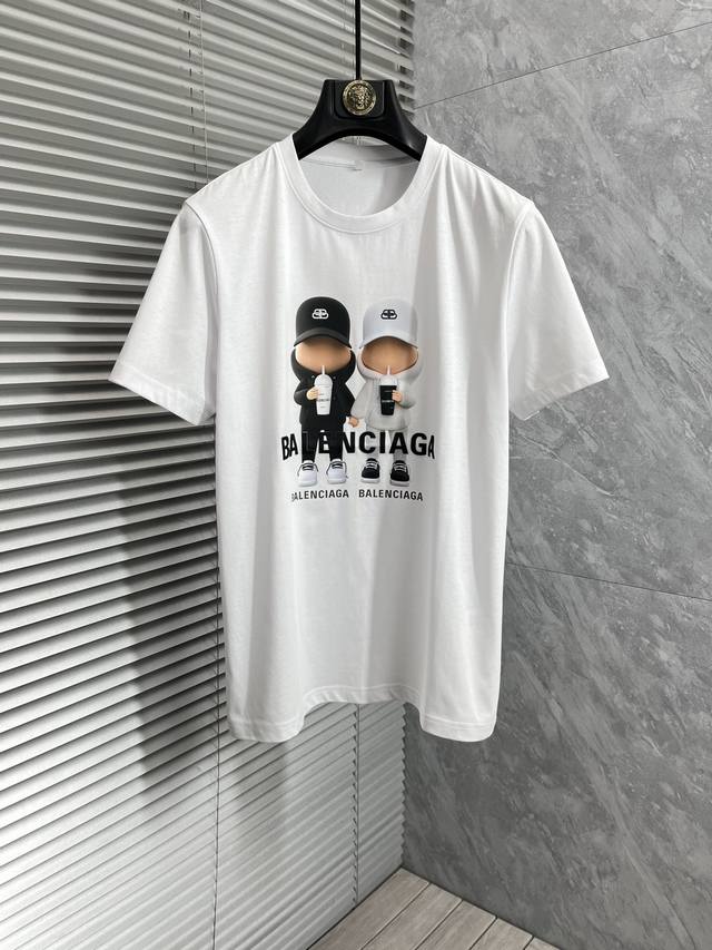 p200巴黎家丝光最新最顶级版本工艺经典印花字母Logo图案时尚简约潮流短袖，最顶级的品质专柜原单短袖，顶级制作工艺进口面料，专柜款独特设计，采用进口高端订制面