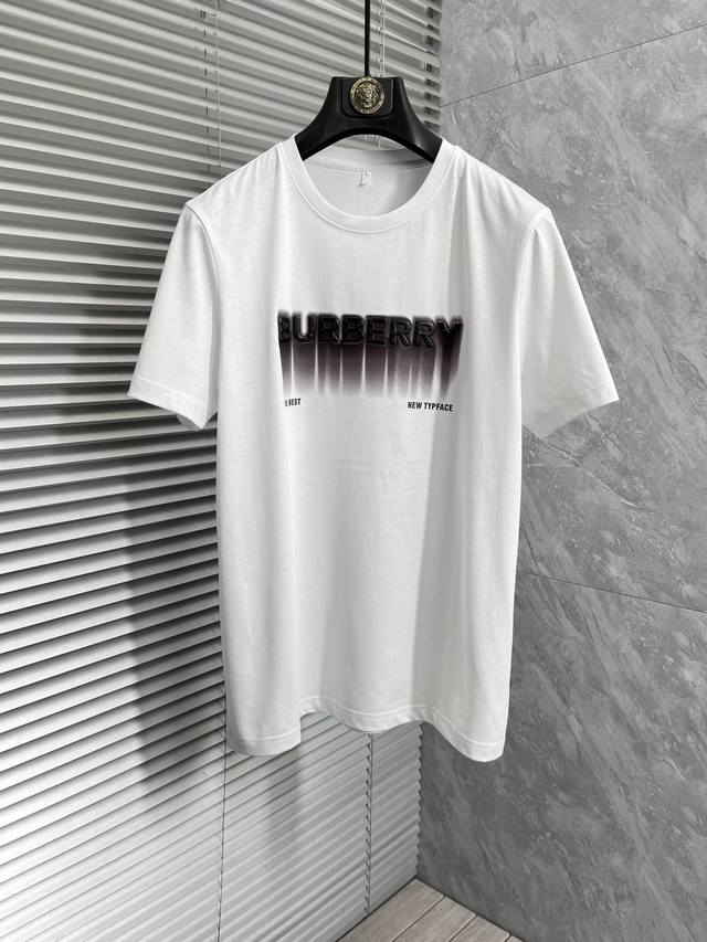p200巴家丝光最新最顶级版本工艺经典印花字母Logo图案时尚简约潮流短袖，最顶级的品质专柜原单短袖，顶级制作工艺进口面料，专柜款独特设计，采用进口高端订制面料