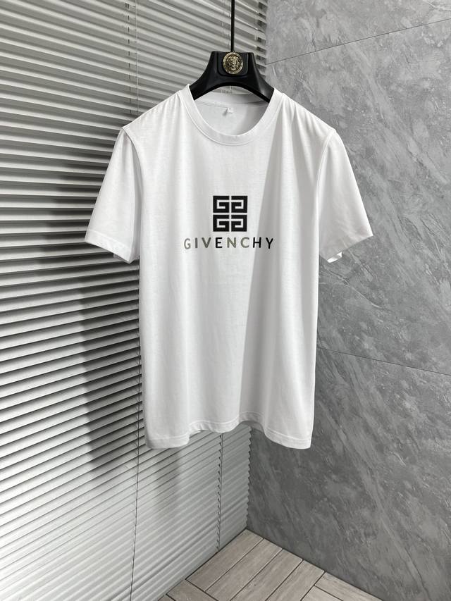 p200纪梵丝光最新最顶级版本胸前工艺经典印花字母Logo图案时尚简约潮流短袖，最顶级的品质专柜原单短袖，顶级制作工艺进口面料，专柜款独特设计，采用进口高端订制