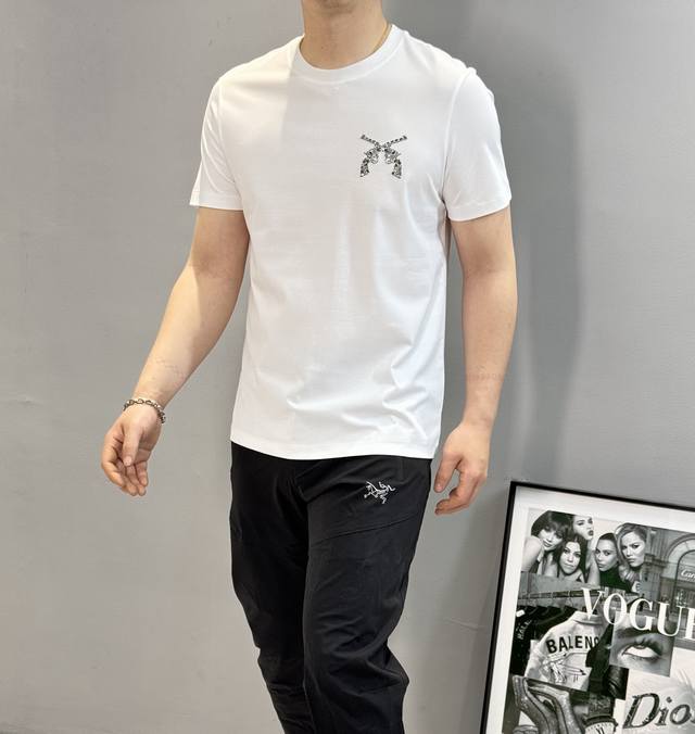 p210 philipp*菲利普*25春夏新款圆领短袖.高版本推荐～非常闪耀！双枪射击.中东奥钻打造成的徽标超级闪，不易掉落.....定制190G丝光棉面料 冰