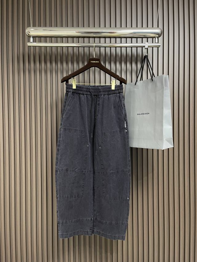 p310Balenciaga 2025Ss经典多袋休闲工装裤，每年必出的经典系列，全部细节升级版本、按正版拆解定制而成，所有辅料、面料已达原版品质、膝盖侧边口袋