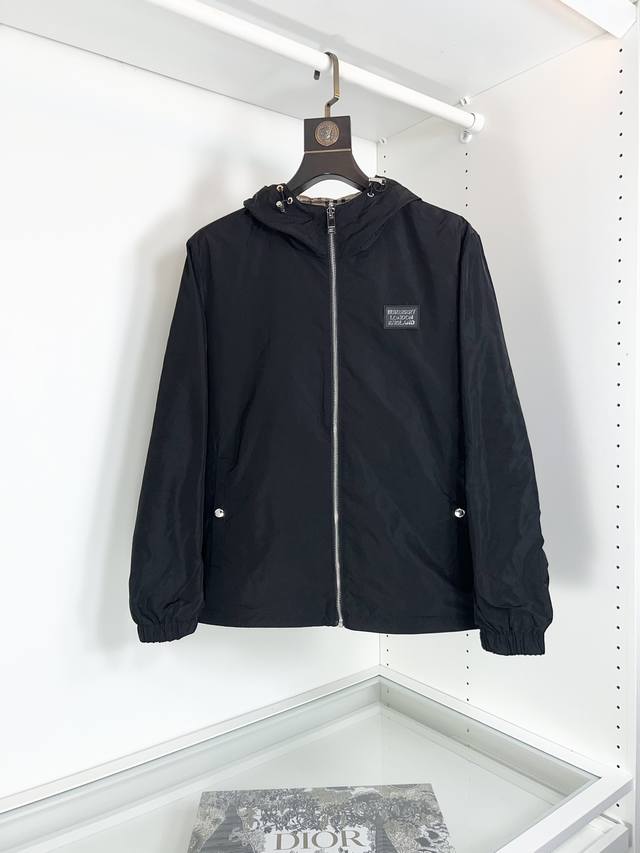 p360 巴宝莉 2024秋冬季新品时尚休闲夹克外套，进口原版科技面料，上身舒适透气，百搭不挑人，时尚都市成功男人必备！胸前精致工艺Logo，独特设计欧洲时尚风