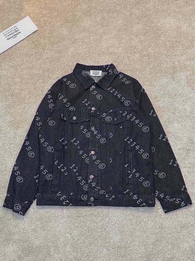 p 230 Maison Margiela123Ss 2水洗牛仔外套最新大爆款设计更显身材优雅气质！水洗做旧工序不易褪色色泽怀旧自然！大字母Logo阿拉伯数字，