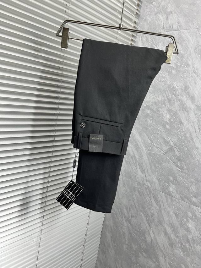 p260 杰尼亚 休闲裤 西裤2025Ss春夏新款 高级定制裤子专用面料 定制原版五金 重工工艺打造 车工走线精细 定制面料 柔软舒适 质感显著 辅料精美 上身