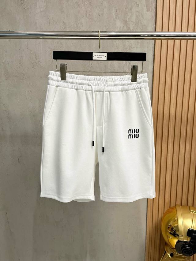 p200 miu Miu缪缪 新款来袭 2025春夏新款休闲裤短裤，进口高密度定制面料，舒适柔软亲肤，笔挺不易起皱，简单明了，超级百搭上身效果超级棒时尚百搭，笔