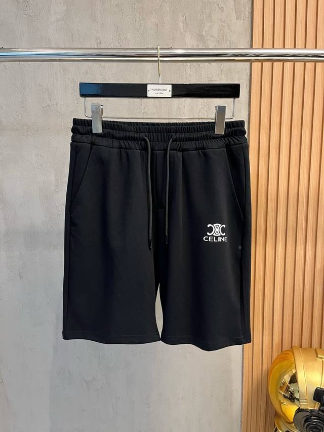 p200 celine赛琳 新款来袭 2025春夏新款休闲裤短裤，进口高密度定制面料，舒适柔软亲肤，笔挺不易起皱，简单明了，超级百搭上身效果超级棒时尚百搭，笔挺