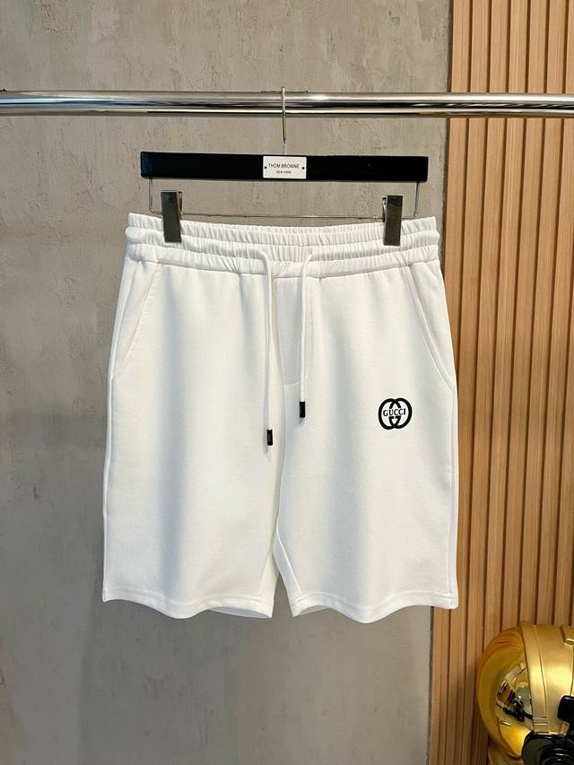 p200 gucci古奇 新款来袭 2025春夏新款休闲裤短裤，进口高密度定制面料，舒适柔软亲肤，笔挺不易起皱，简单明了，超级百搭上身效果超级棒时尚百搭，笔挺有