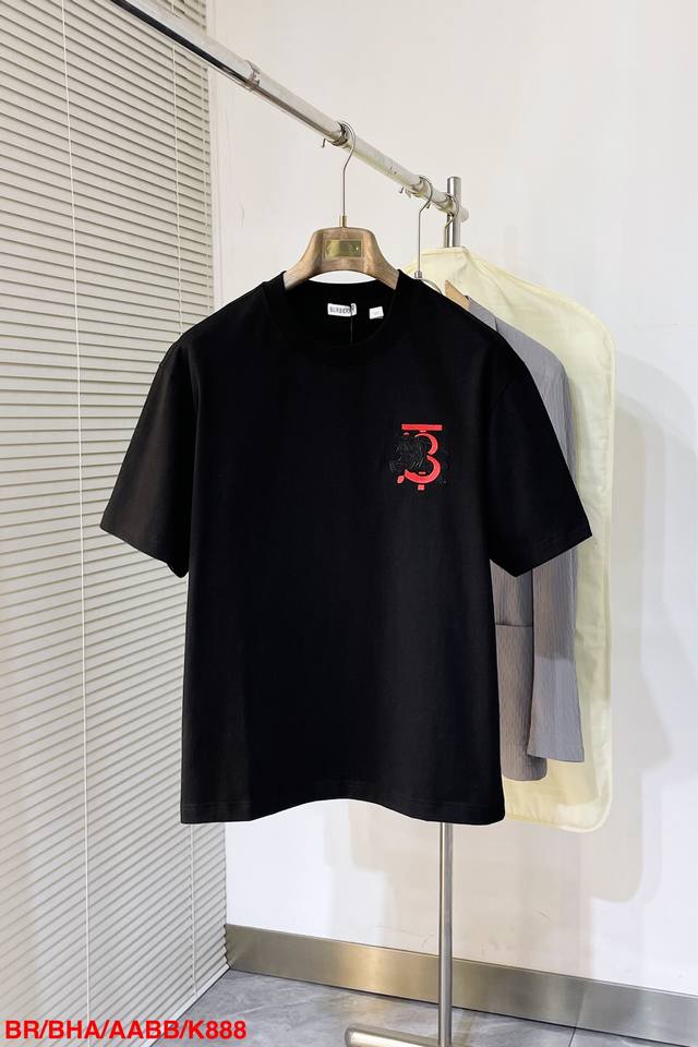 p160 K888 Brburberry/巴宝莉 胸口战马刺绣短袖 面料才用280G精梳紧密棉盖棉柔顺手感 宽松版型设计男女同款 尺码：S-Xl 三标齐全