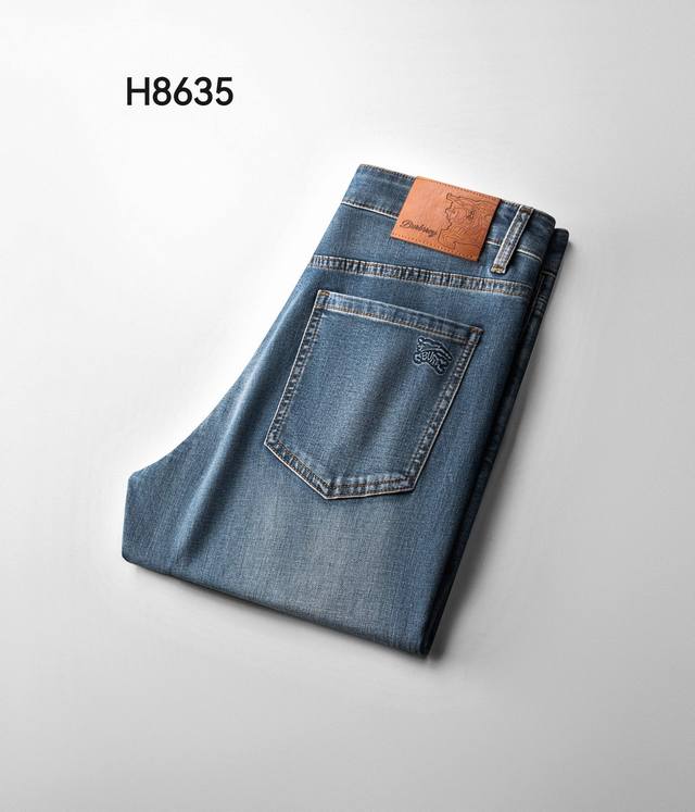 p250 巴宝丽/Bur*Erry. 春夏新款 25Ss订单款反应回馈超好牛仔裤 春夏高端莱赛尔汉麻面料，柔软舒适柔软亲肤面料 颜色超级漂亮 奢华感订制专柜牛皮