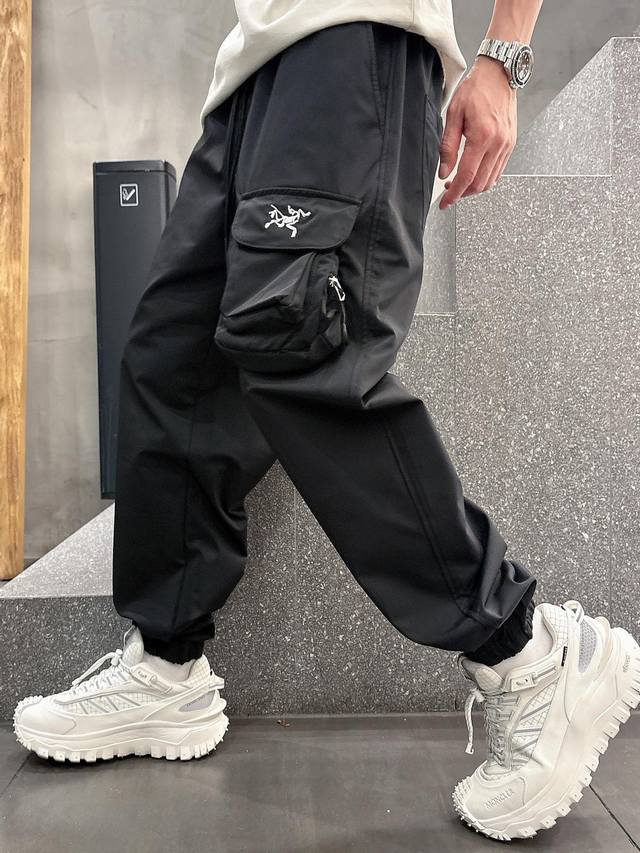 p290 2025春夏款Arc'teryx始祖鸟 Gamma Lt 男子 软壳冲锋裤 鸟家户外运动休闲冲锋裤 专业研发的科技导湿速干面料， 面料在纺织过程中加入