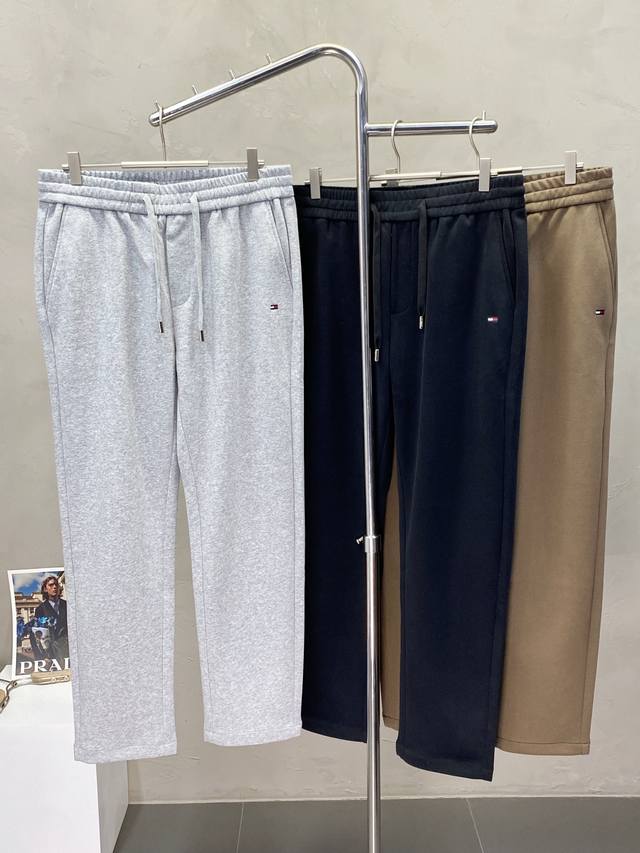 p210。Tommy汤米独家专供新款 春秋休闲裤 高端版本！专柜定制面料 透气舒适度高，细节无可挑剔，品牌元素设计理念，体现高品质。手感细腻柔软！呈现休闲裁剪，
