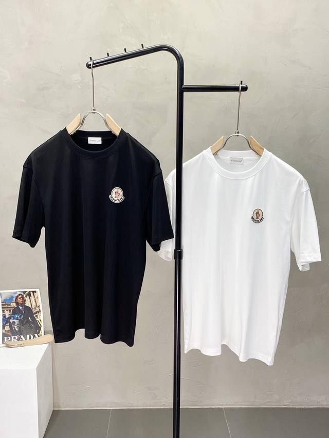 p210。Moncler蒙口独家专供新款原单男士休闲短袖 高端定制 高版本 时尚百搭爆款进口长绒棉面料 手感超柔软细腻 穿着亲肤舒适 高端精品 代工厂精细做工