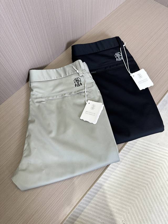 p250 Bc 2025Ss早春 新品 原单男士西装休闲裤 每季必出的类型，无需质疑的热卖王牌单品，符合四季最佳的搭配色号 整体的风格延续了Slp的基调，通体融