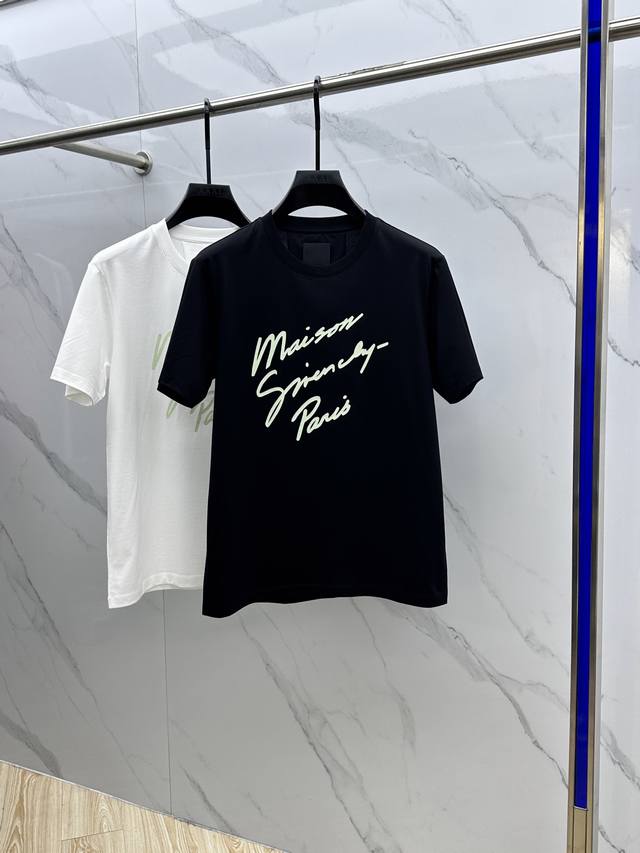 p220 Givenchy·纪梵希 2025春夏新款艺术字印花短袖，高版本，专柜同步！很有辨识度，超级有质感！叠穿打底就很有博主范儿了 ，低调有品位 ，原版面料