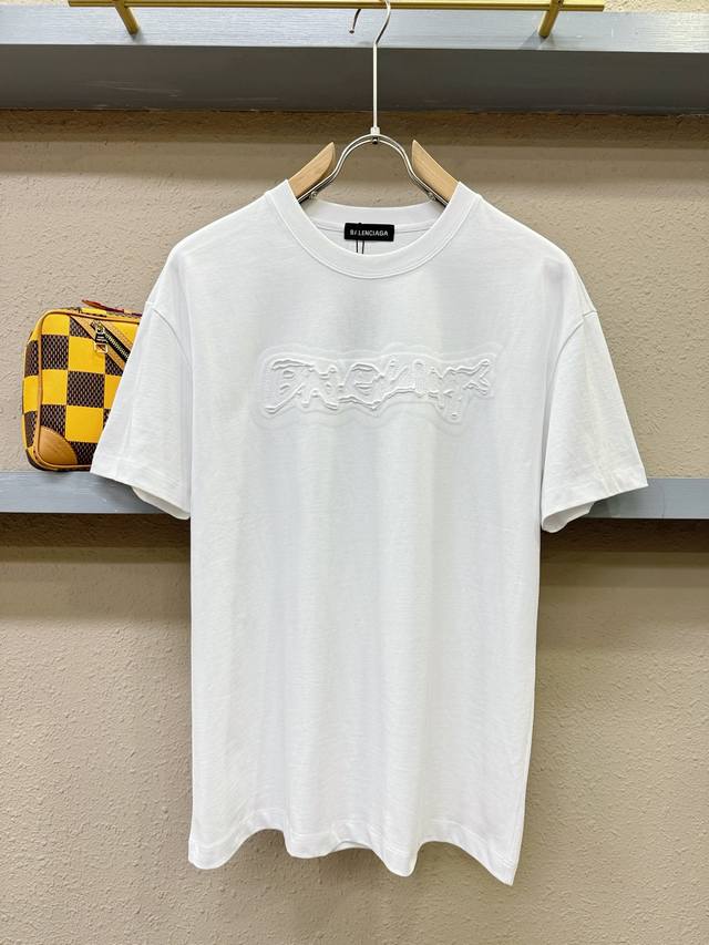 p210 Balenciaga巴黎世家 2025春夏新款短袖T恤！走秀图案时尚休闲短袖T恤衫！设计Logo设计！极具设计精选客供100%全棉面料，手感柔软亲肤，
