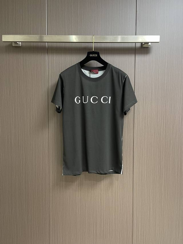 200 gucci 2025Ss胸前Logo字母印花短袖T恤，面料采用230克重精梳棉，定制32支1*1螺纹，成衣两遍水洗处理，面料舒适亲肤无异感，定制定染面料
