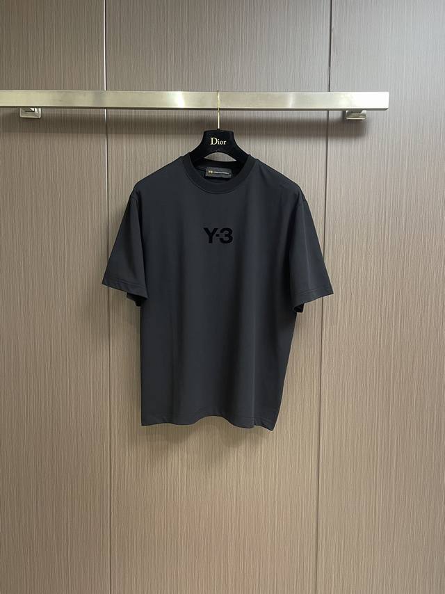180 yamamoto山本耀司 Y3 重磅推荐 2024Ss春夏圆领短袖T恤 纯棉面料亲肤透气手感舒适，超级百搭轻松演绎街头潮人 男女同款。尺码：M-3Xl
