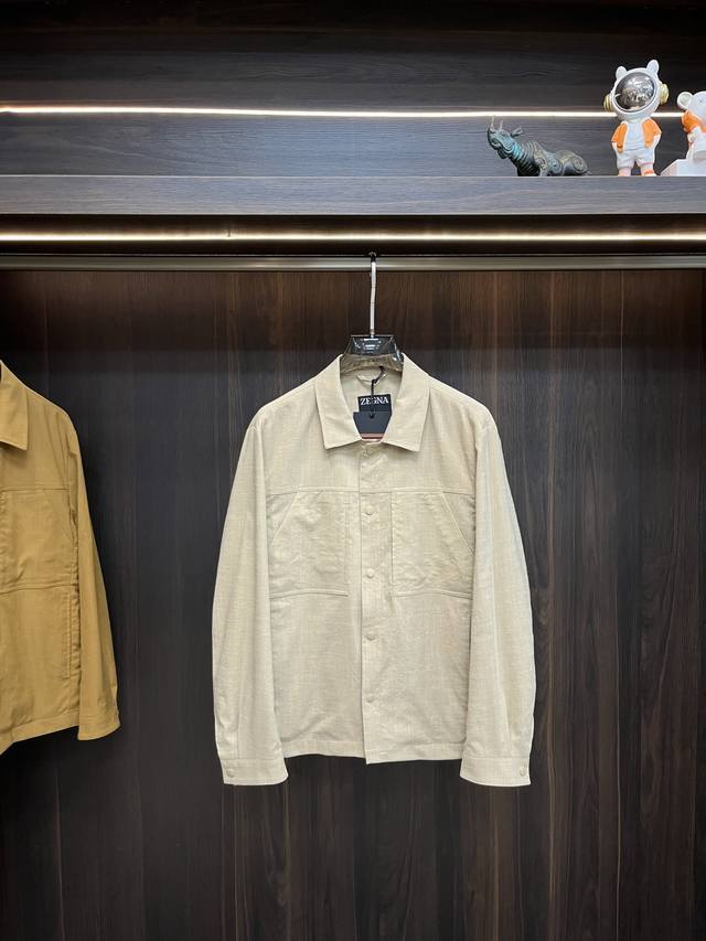 主推P420 Zegna 2025Ss早春新款发布秘杰尼亚翻领夹克外套。春款外套！穿上就是舒适自在又显瘦的存在，慵懒而随性，结合干净简单的色系就特别耐看，适合日