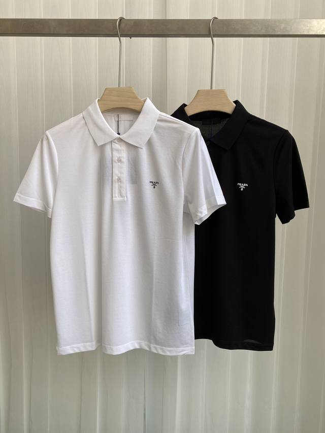p230 Pra&Da.春夏经典立体字母印花标识Polo衫，正面胸前缀饰品牌立体字母标识为增添经典元素，定制60支双丝光珠地棉面料；黑色 白色 M～Xxxl