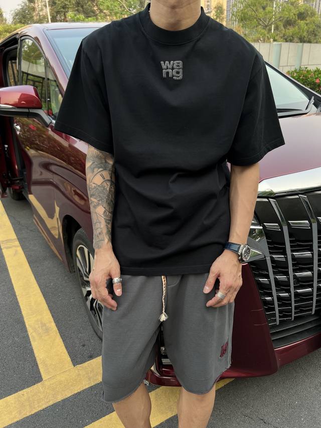 230。Aw大王2025春夏短袖超吸睛！闪光立体发泡印花超炫，高克重纯棉质感满满，半袖设计超适合春夏~ 码数：S-Xl