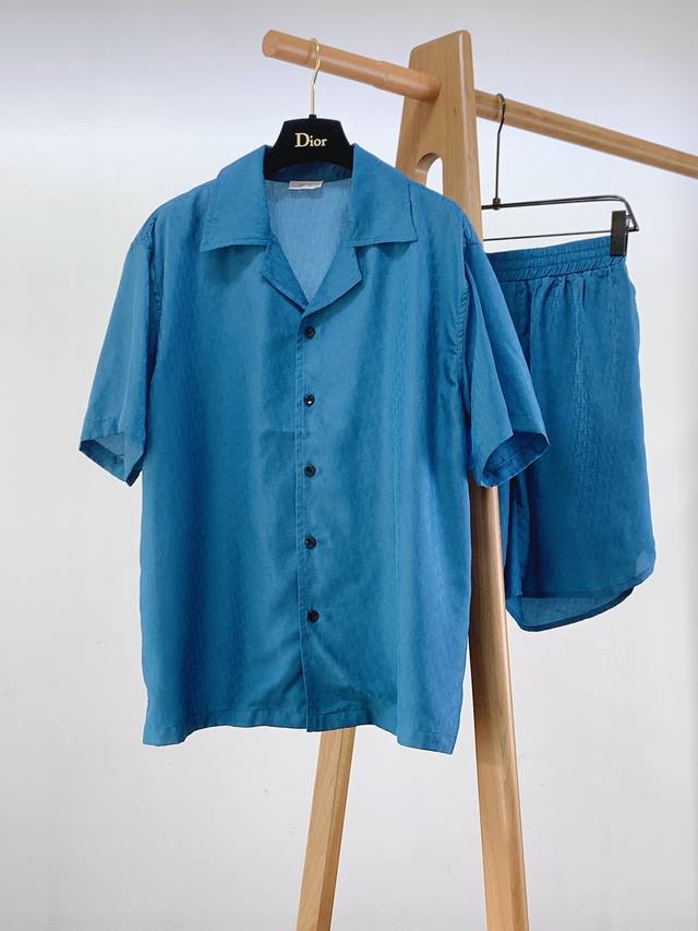 新品福利￥260/套，Dior Homme 迪奥·桀傲 2024Ss春夏新品 休闲蚕丝长袖衬衣套装，甄选蚕丝高密高支面料打造，饰以Oblique提花工艺，不同