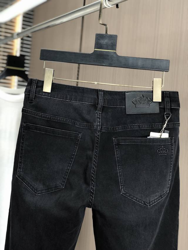 p270 皇冠 码数：30--40 高端定制、25春夏原单牛仔裤 柜台同步发售 原版定制复刻 客供五金辅料 原单品质 进口牛仔面料重工洗水 做工走线精细 上身绝