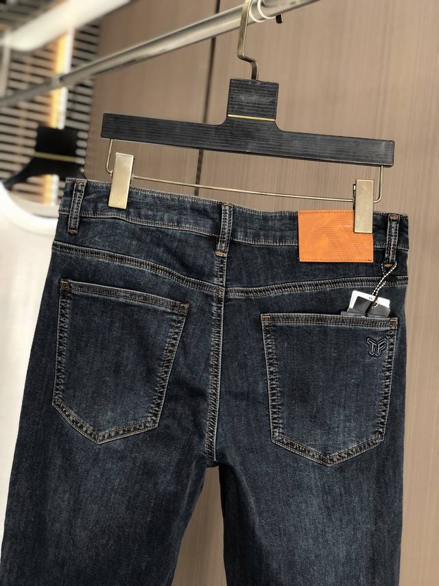 p270 潮牌 码数：30--40 高端定制、25春夏原单牛仔裤 柜台同步发售 原版定制复刻 客供五金辅料 原单品质 进口牛仔面料重工洗水 做工走线精细 上身绝