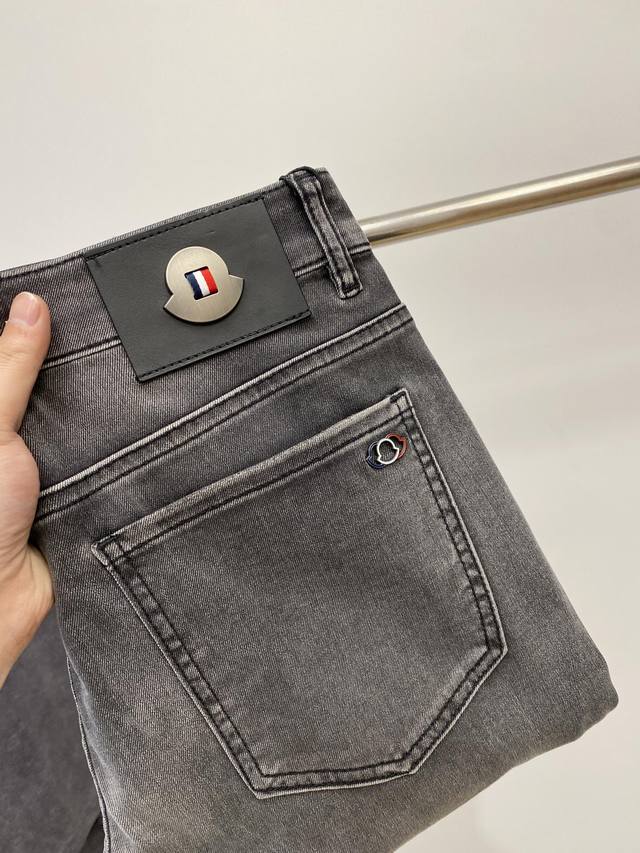 上错价 调整 蒙口、2025最新品，专柜同步有售，原单狠货，水洗休闲牛仔裤，进口原版水洗弹力面料，舒适有弹性，原版五金辅料装饰Logo，版型超正，档次极高，专柜