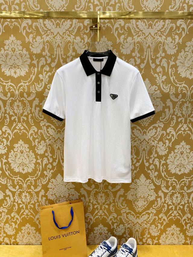 p250 普拉达2025Ss夏季新款 Logo男士翻领Polo衫！经典商务男款，高端男装的天花板级别的商务男款！简约时尚大气不失优雅，单穿内搭体面过人，品质控/