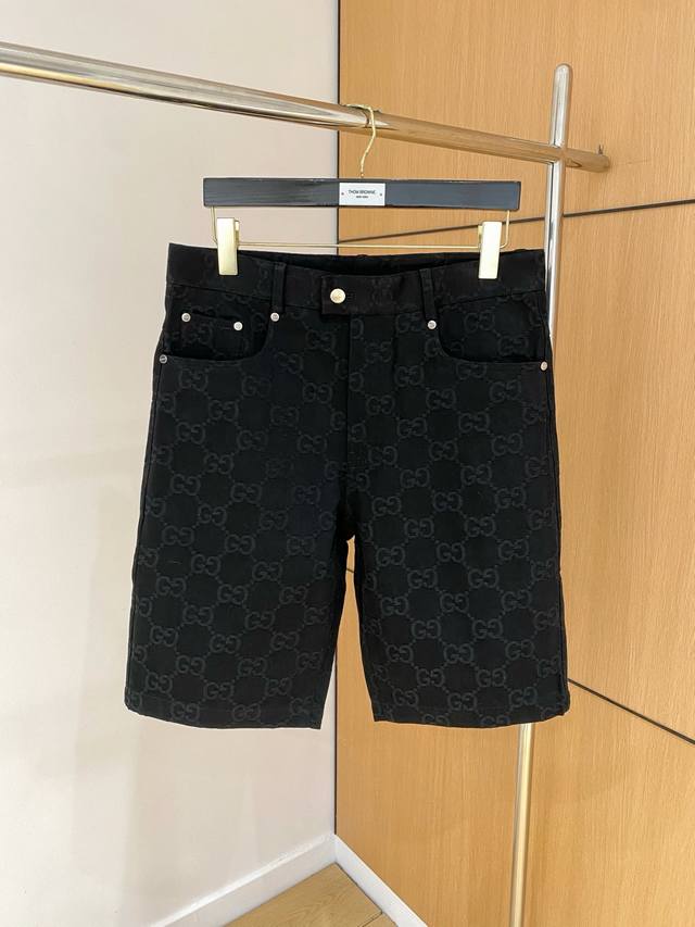 p260。古驰 2025春夏新款特定字母Logo休闲裤颜色：黑色码数：M-Xxxl