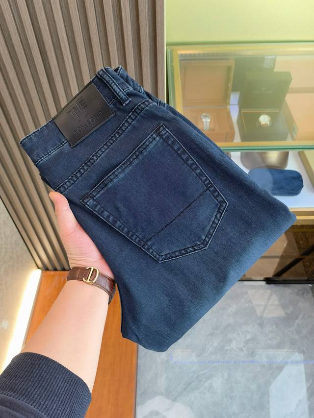 p200 Tf 新款来袭2630新春爆款新品 专柜有售 实体店极品牛仔裤专柜原版1:1好货，适合各个年龄段。市场最高版本的欧洲进口面料。舒适柔软亲肤，上身效果超