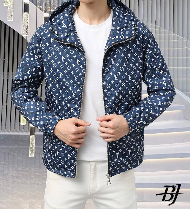 p380 Lv 官网同款，三标齐全，提前发售 2025Ss春季新款男士夹克外套， 原单三标齐全高端版本 专柜定制面料 透气舒适度高，细节无可挑剔，品牌元素设计理