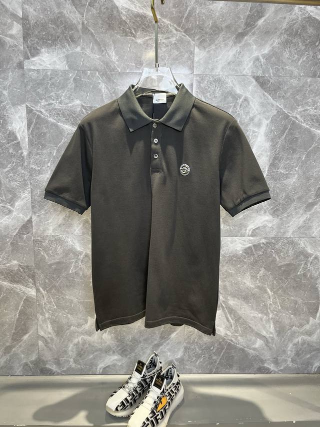 p260 Burberry巴宝莉 2025春夏新款Polo衫商务休闲翻领短袖T恤，精致合体的剪裁版型衬托出了极简主义的设计风格，把优雅风展露的一览无余！高克重2