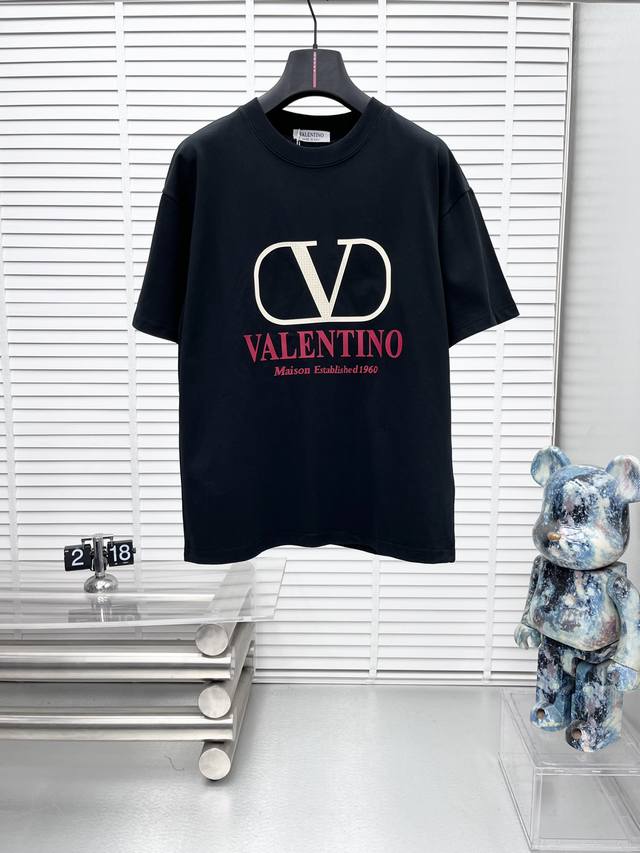 p190 vltn*华伦25Ss新款短袖，全新印花Logo设计，时尚个性百搭潮流，纯原品质原版洗水面料。吊牌领标水洗麦三标齐全 尺码：S-Xl