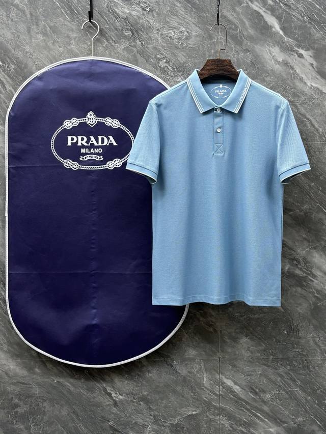p260 Prada-普拉达 商务休闲通勤款,渠道精品唯美主义的英式裁剪艺术尽显男士魅力风采. 25春夏 专属标识Polo衫短袖T恤 经典的翻领裁剪工艺从未停止