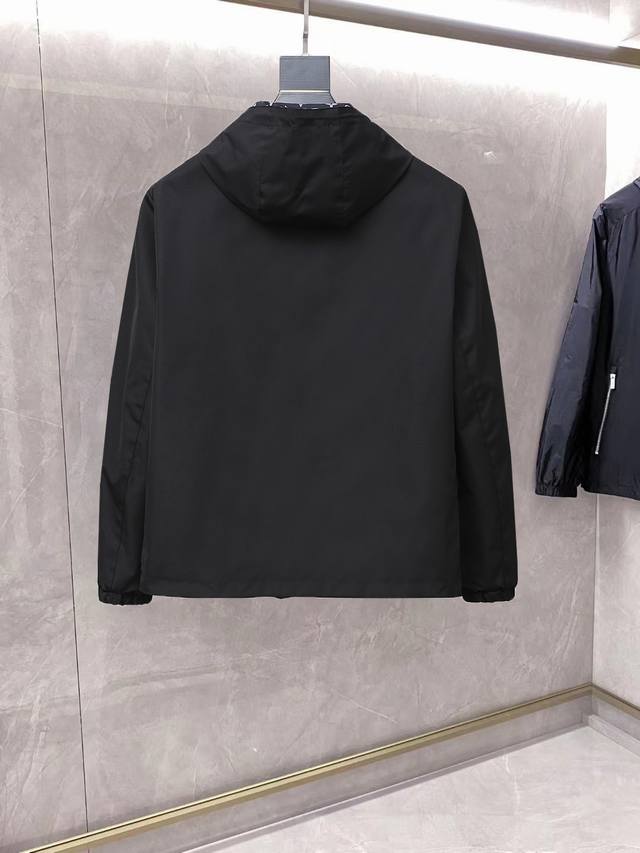 p380 Lv 官网同款，提前发售！2025Ss开秋新款男士双面夹克外套，原单三标齐全高端版本！带隐藏帽，专柜定制面料 透气舒适度高，细节无可挑剔，品牌元素设计