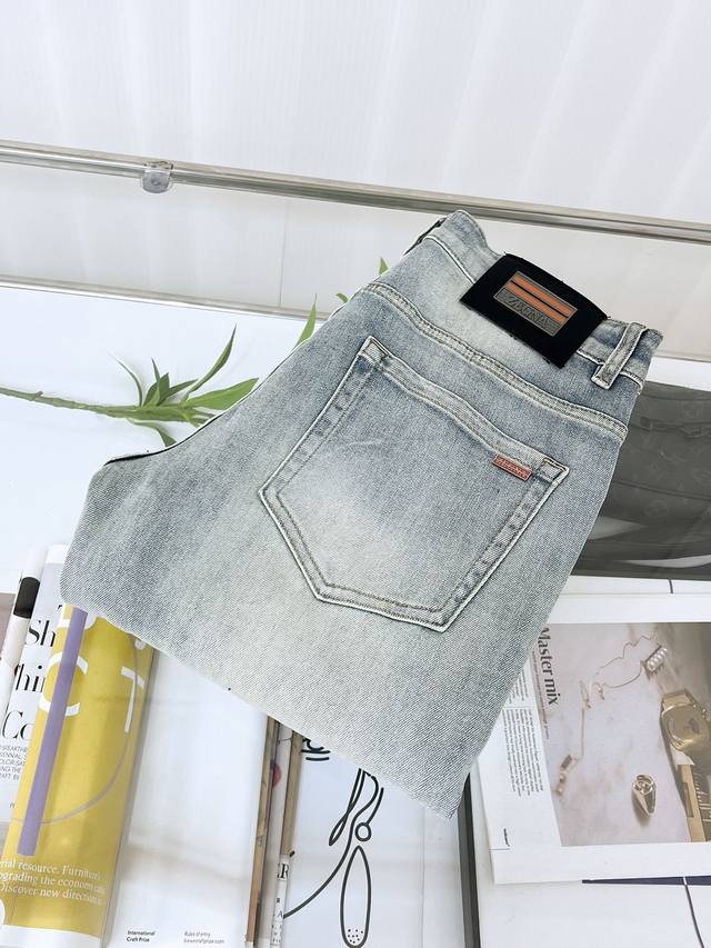 p200Zegna 25Ss夏季新品水洗休闲牛仔裤，专柜同步有售，原单狠货，进口原版水洗弹力面料，舒适有弹性，独特设计风格，顶级浮雕工艺字母图案Logo，原版五