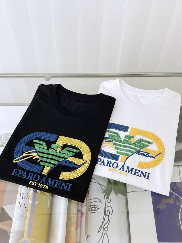 p200-Armani新款首发 2025春夏新款短袖T恤！走秀图案时尚休闲短袖T恤衫！设计Logo设计！极具设计精选客供260克100%全棉面料，手感柔软亲肤，