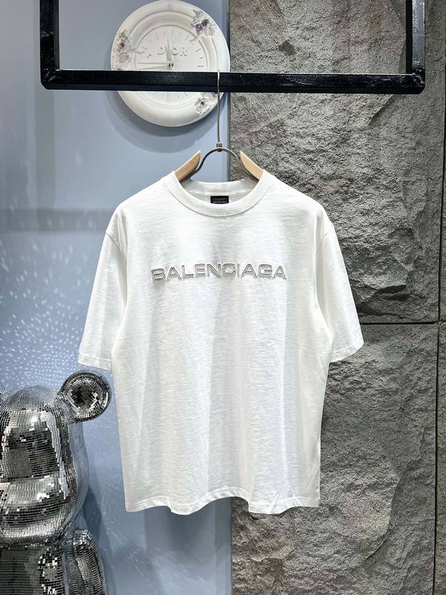 p230Balenciaga*巴黎世家 烧花刺绣字母短袖T恤 *宽松版型 客供订织23支双纱270克纯棉面料 此面料要明显好于普通纱的面料 由于纱线的均匀度高