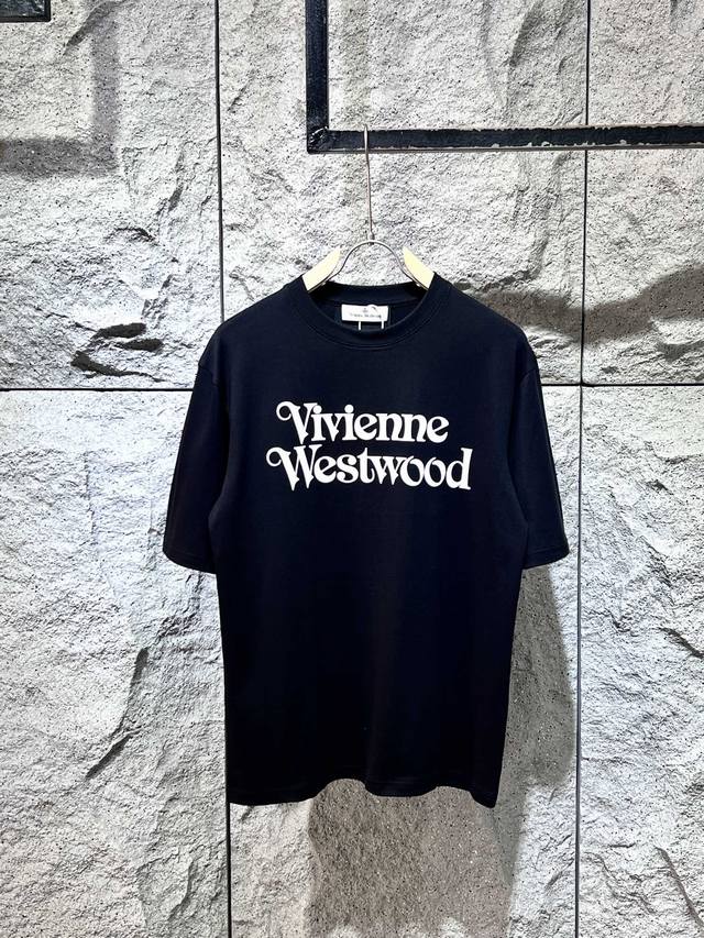 p210Vivienne Westwood*西太后 发泡标识字母T恤 *版型属于Os休闲小落肩的版型裁剪,复古平纹布，260克纯棉面料 厚薄适中 上身轻盈舒适