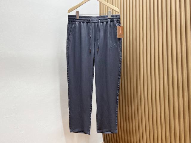 p550-25Ss————Lp真丝面麻休闲裤子，以其独特的面料质地，诠释了现代都市与自然闲适的完美融合。采用高品质的真丝与亚麻混纺面料，触感丝滑而又不失透气，即