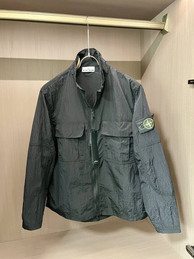 p390 石头岛 25Ss新款防晒服经典款轻薄外套，高端定制披风衣，时尚休闲防晒，穿着性极高，百搭款！定制定坊的防晒面料具有良好的弹性和透气性，手感软糯舒适，款