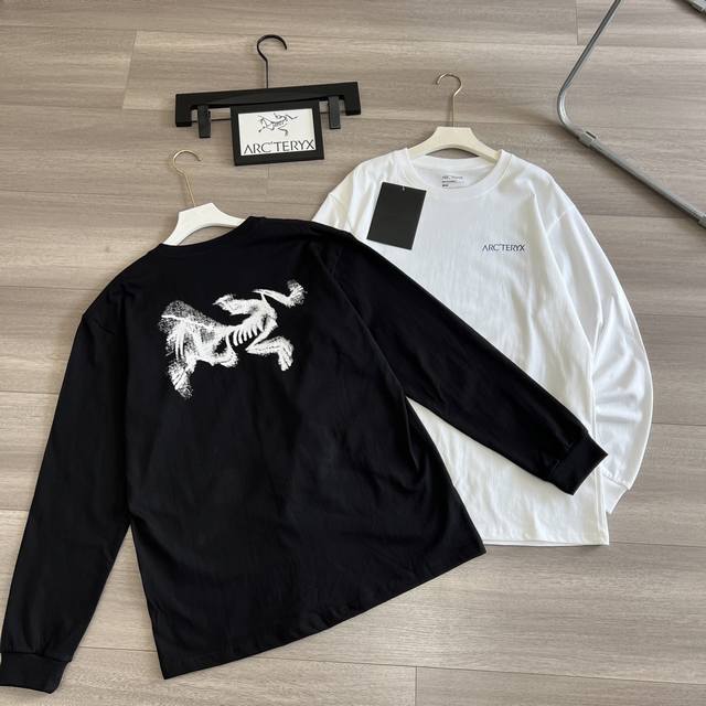 供230 arc'teryx / 始祖鸟25年两色专柜同款最新模糊虚影圆领印花休闲情侣长袖T恤 采用250G 双纱纯棉面料 真正的爽滑棉 高温预缩处理 非常重磅