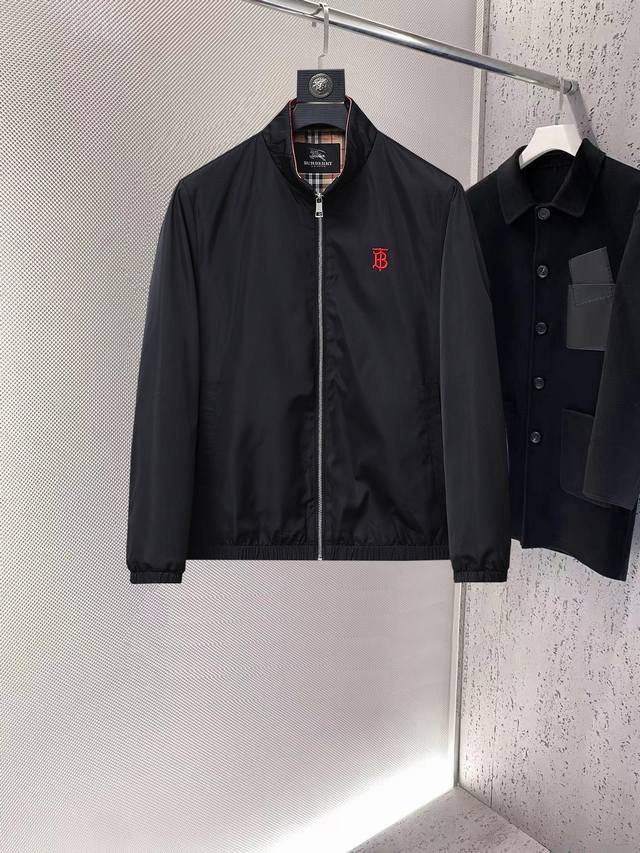 开春爆款！ P370 百宝莉 2025春季新款夹克外套，秀场新品品相非常完美，双面穿舒适保暖，三标齐全色泽饱满诱人，非常出彩的设计，轻松将时髦感进阶，做工极为考