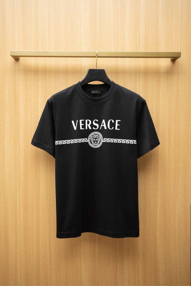 p210 2025Vsc最新款T恤 经典字母印花Logo 顶级纯棉面料 正常版型 黑色 尺码：S~Xxl