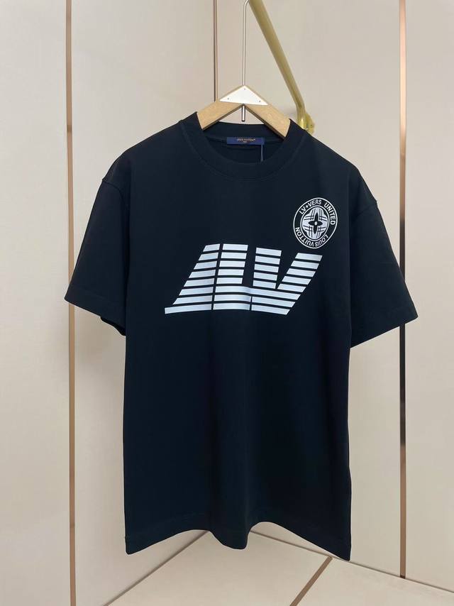 p160 Lv新款个性字母T恤 双层螺纹领口 肩部通肩压条 280G纯棉面料 黑白双色 男女同款码数S-Xxl