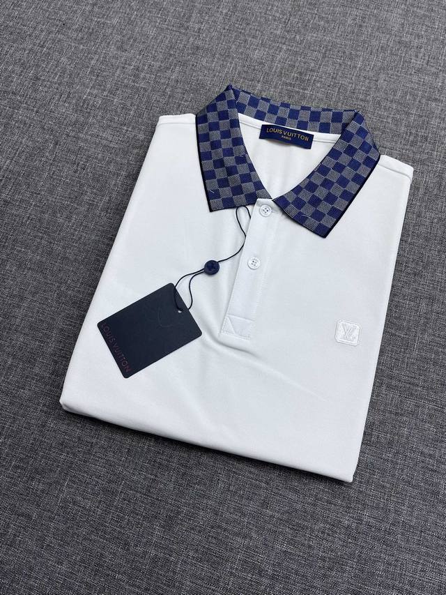 p220 驴牌男士翻领马球Polo衫，香港洋行渠道货，重磅高端臻品，高奢品鉴白金级单品，25年官柜新品！通体遵循极简主义基调设计，提供了更大的穿搭兼容空间，视觉