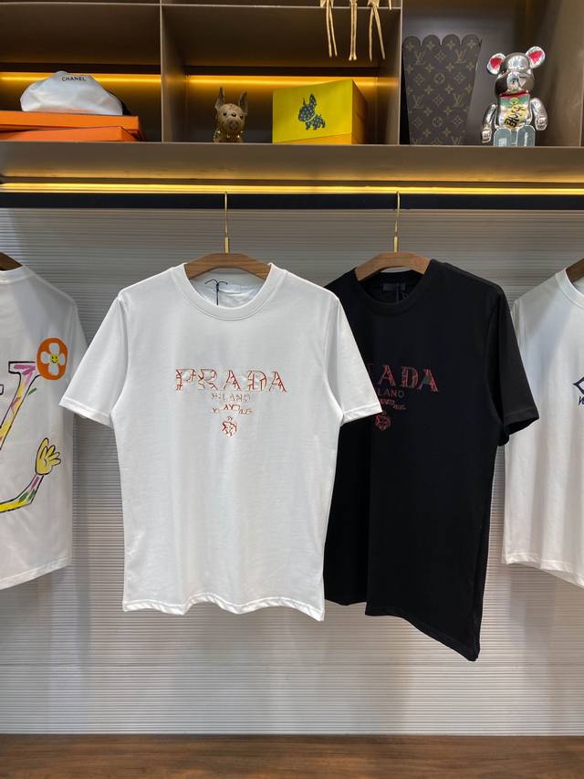 p240 -Pra25Ss春夏新款平纹针织棉布圆领短Tee，男女同款红白色立体胶印标识休闲套头短袖T恤衫！贸易公司渠道稀出，领先官网发售！P家全新热门短Tee奉